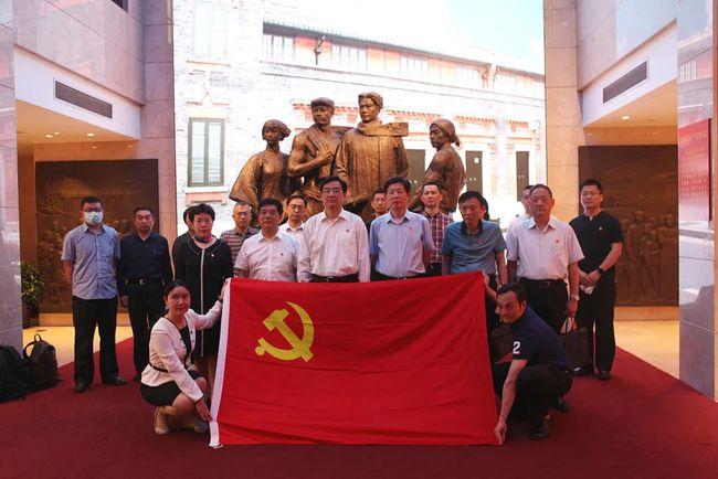 The+students+have+lessons+at+school改为否定句？游戏画面